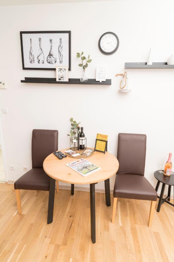 Apartment Rosenstein By Ichbucheat Wien